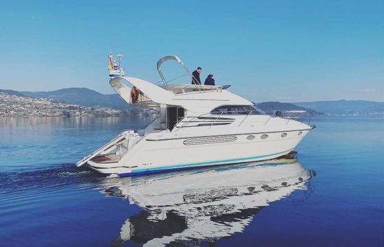 Motorboat Fairline Squadron 42