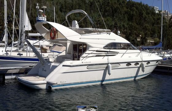 Motorboat Fairline Squadron 42