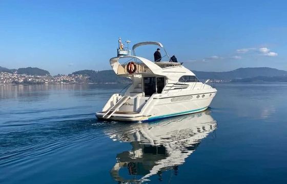 Motorboat Fairline Squadron 42
