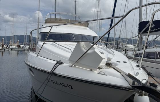 Motorboat Fairline Squadron 42