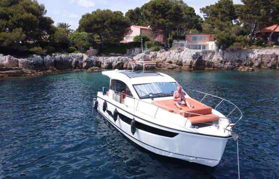 Motorboat Sealine C 390 720hp