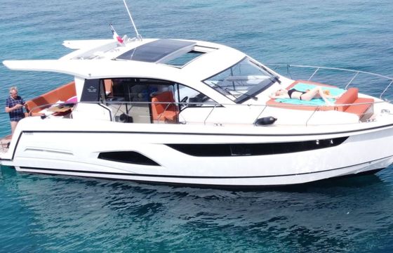 Motorboat Sealine C 390 720hp