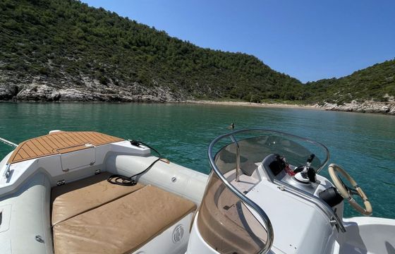 Motorboat Aquamax B-23f 250hp