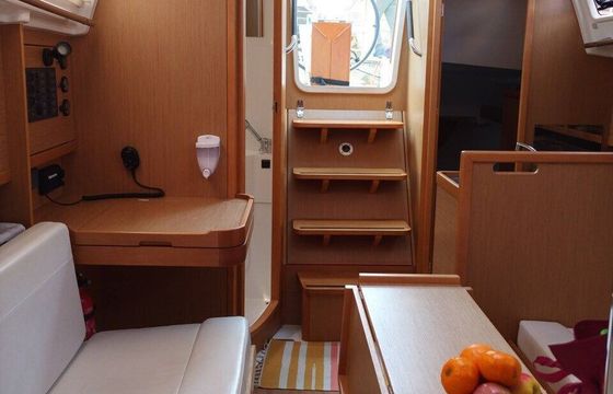 Sailboat Jeanneau Sun Odyssey 319 9m
