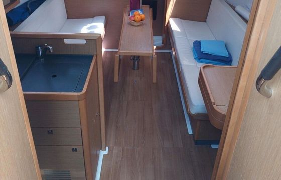 Sailboat Jeanneau Sun Odyssey 319 9m