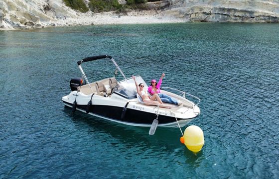 Motorboat Quicksilver Activ 605 Sundeck 150hp