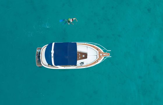 Motorboat Family boat with skipper Private boat 160hp