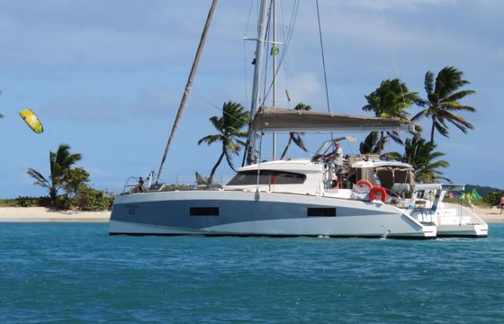 Catamaran STGI Aventura 43 13.2m
