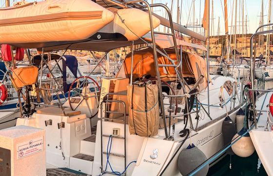 Sailboat Beneteau Oceanis 40 12m