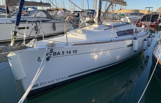 Sailboat Beneteau Oceanis 31 9.5m
