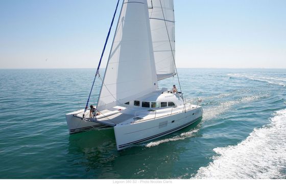 Catamaran LAGOON 380 S2 11.55m