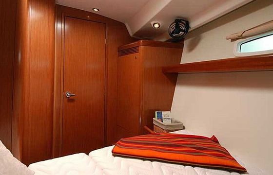 Sailboat BENETEAU OCEANIS 43 13.1m