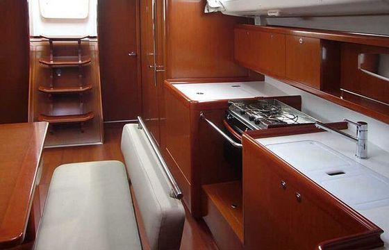 Sailboat BENETEAU OCEANIS 43 13.1m