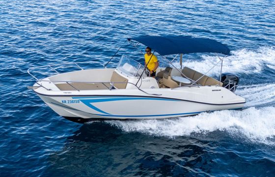 Motorboat Quicksilver Activ 675 Open 150hp