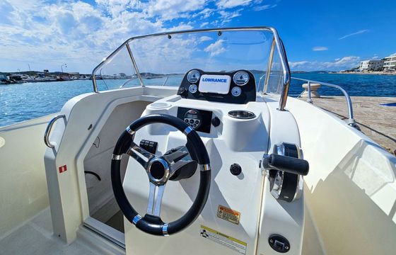 Motorboat Quicksilver Activ 675 Open 150hp