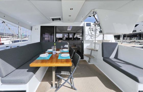 Catamaran Fountaine Pajot Isla 40 11.93m
