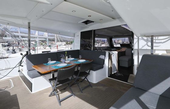 Catamaran Fountaine Pajot Isla 40 11.93m