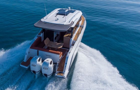 Motorboat Adventure Kavi 9 500hp