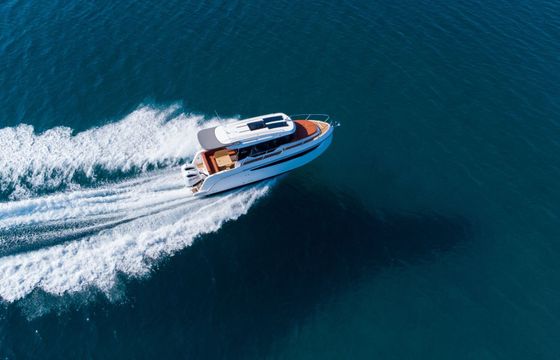 Motorboat Adventure Kavi 9 500hp