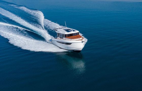 Motorboat Adventure Kavi 9 500hp