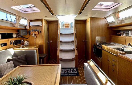 Sailboat Jeanneau Sun Odyssey 44i 14m