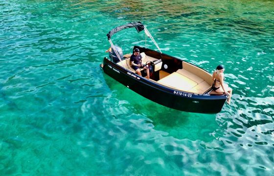 Motorboat MARETI 585 OPEN BLACK 100hp