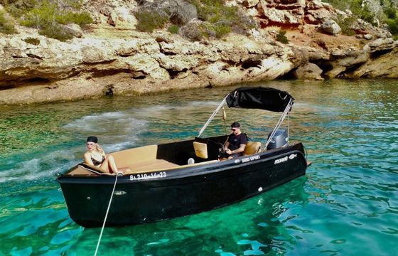 Motorboat MARETI 585 OPEN BLACK 100hp