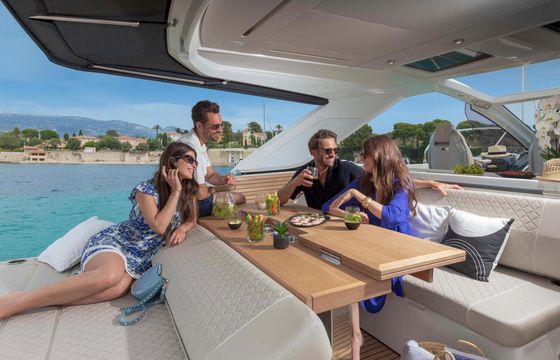 Motor yacht Jeanneau DB43 380hp