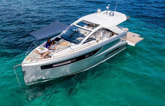 Motor yacht Jeanneau DB43 380hp