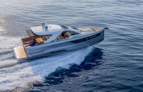 Motor yacht Jeanneau DB43 380hp