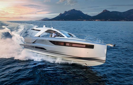 Motor yacht Jeanneau DB43 380hp