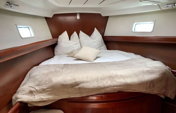Sailboat BENETEAU OCEANIS 423 13.5m