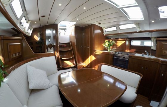 Sailboat BENETEAU OCEANIS 423 13.5m