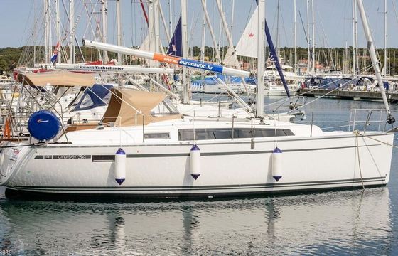 Sailboat BAVARIA 34 CRUISER 9.99m