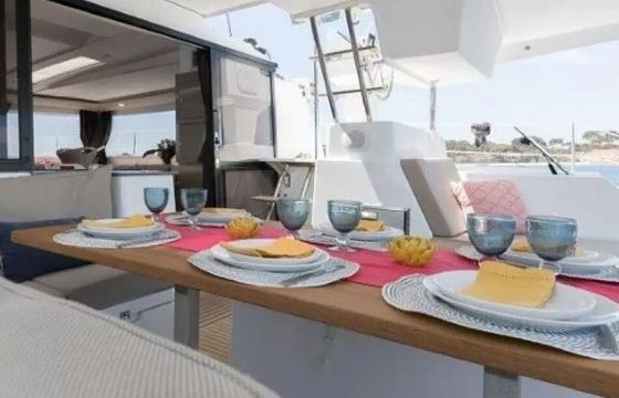 Catamaran Fountaine Pajot Saona 47 14.32m