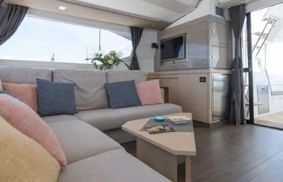 Catamaran Fountaine Pajot Saona 47 14.32m