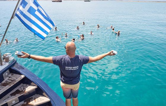 Motor yacht Daily cruise from Athens Private cruise 400hp