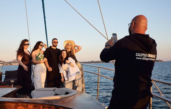 Motor yacht Daily cruise from Athens Private cruise 400hp