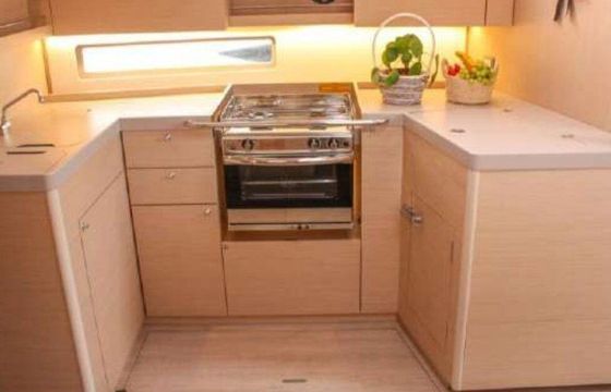 Sailboat Beneteau Oceanis 40 11.99m