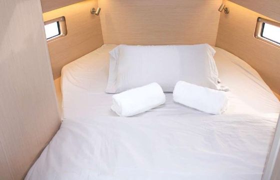 Sailboat Beneteau Oceanis 40 11.99m