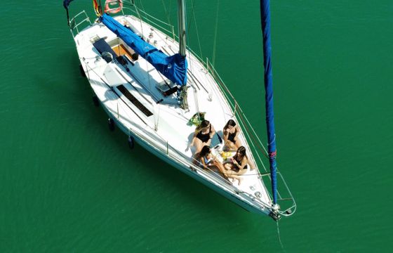 Sailboat Beneteau First 32 10m