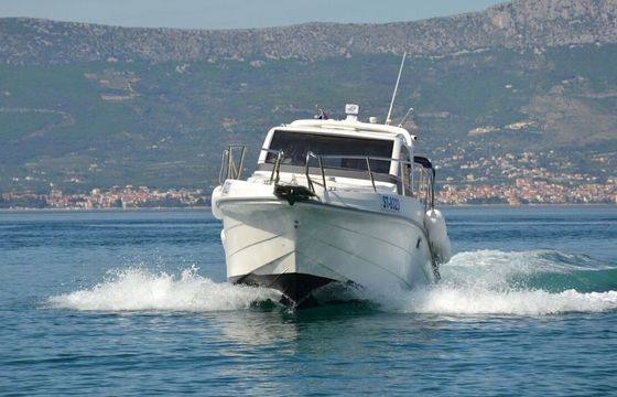 Motorboat Instar Reful Elegance 30 265hp