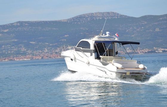 Motorboat Instar Reful Elegance 30 265hp