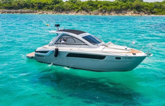 Motorboat Bavaria 35 1050hp