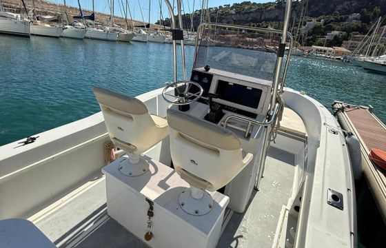 Motorboat Four Winns Quest 207 175hp