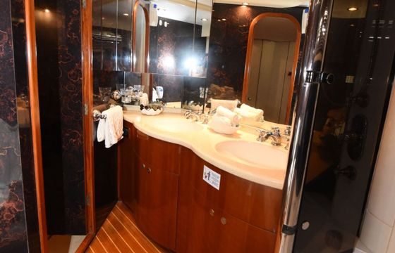 Motor yacht Fairline Squadron 67 2200hp