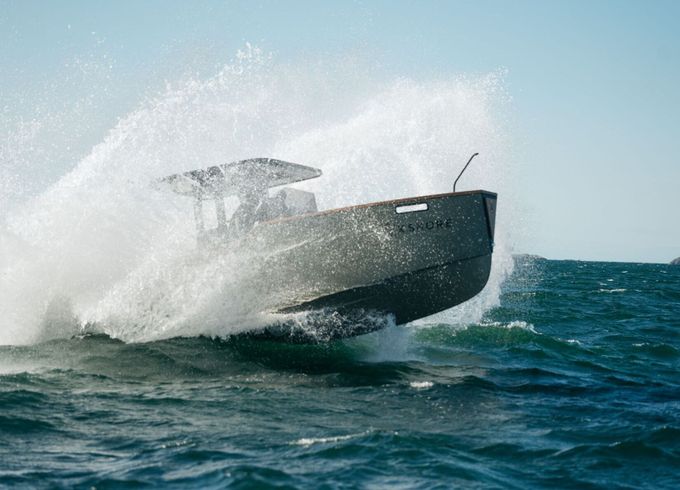 Motorboat xShore Elex800 250hp