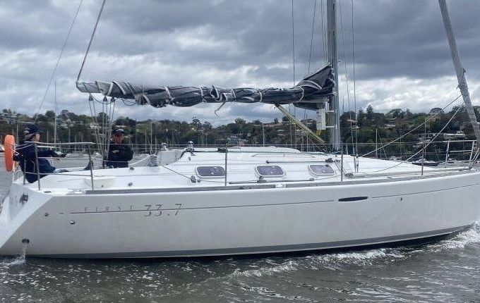 Sailboat Beneteau First 33.7 10m