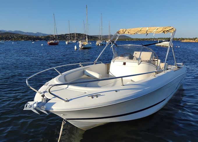 Motorboat Jeanneau Cap camarat 625 140hp