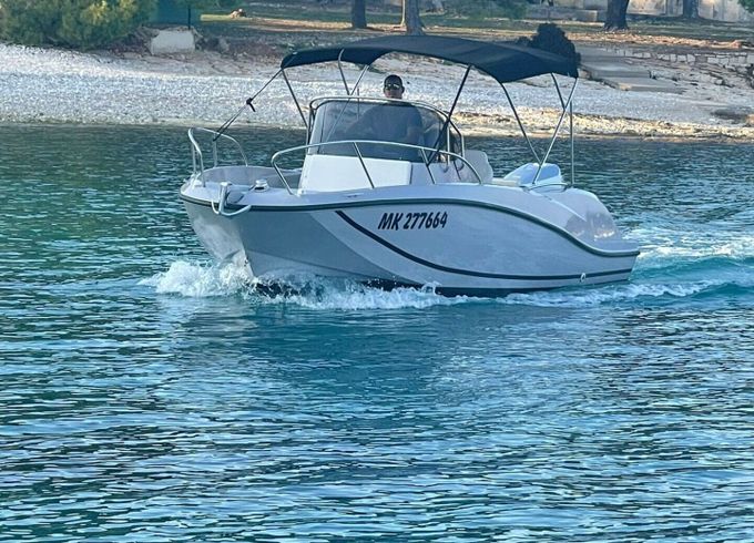 Motorboat Quicksilver Activ 675 Open 150hp